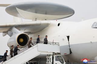 Camarada Kim a bordo: la KCNA muestra una foto de un Il-76 ruso transformado en un avión AEW&C