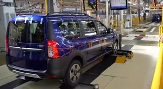 El nuevo Lada Largus en color "Capitán" aparece en fotos