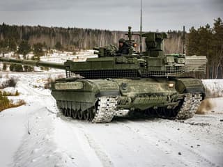 Se filtran imágenes de las pruebas de polígono del tanque T-90M "Proryv" con el novísimo radar AESA "Arena-M"