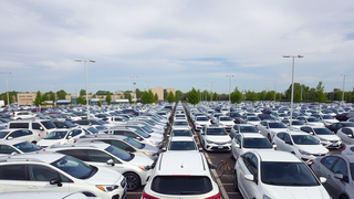 New Solaris KRX and Chery Tiggo 7L Spotted in the Parking Lot of the Former General Motors Plant
