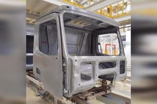Otra victoria en el camino hacia la sustitución de importaciones: una nueva cabina con techo plano para el KamAZ K5 fue ensamblada con componentes rusos