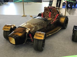 El exclusivo coche eléctrico D-Car 1500 presentado en la exposición "Motovesna 2025"