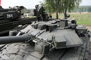 Las cámaras de carga de los tanques T-90A modelo 2004 resultaron no estar adaptadas a los proyectiles perforantes "Svinets": se convirtieron en cañones "nómadas"