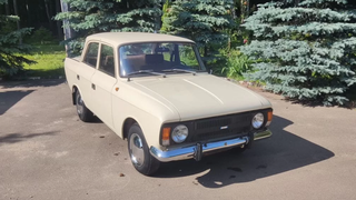 Оригинальный набор инструментов и «обувка» с завода: на продажу выставили 38-летний «Москвич-412»
