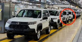 Nueva Lada Niva Urban con faros antiniebla mostrada en vivo: el coche fue fotografiado en la línea de montaje