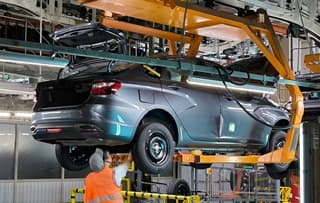 AvtoVAZ reducirá casi a la mitad la producción de Lada Vesta en abril