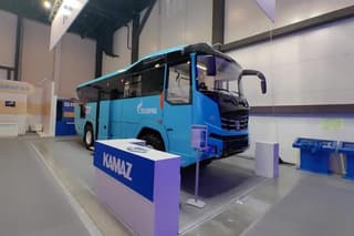 Дом на колесах: в Петербурге представили новую версию автобуса КамАЗ-6250