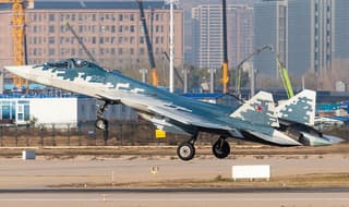 Новейший истребитель Су-57 получил две боковые антенны, дополняющие РЛК переднего обзора