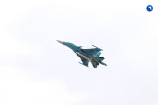 «Боевые селезни»: авиазаводы нарастили темпы выпуска истребителей-бомбардировщиков Су-34