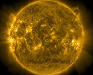 Nueva eyección de masa coronal en el Sol: se espera una nueva tormenta magnética el lunes