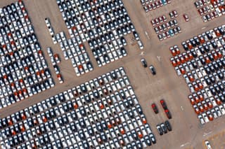 Dealers in Russia Continue to Sell Cars with Big Discounts: Hundreds of Thousands of Cars in Stock