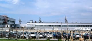 En lugar de ventas, al almacén: aparecen imágenes de un enorme estacionamiento de AvtoVAZ con Lada Sport