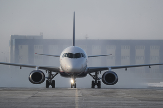 En Rostec contemplan aplazar el primer vuelo del SJ-100 totalmente importado con motores PD-8