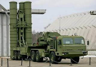 Сама не летает и другим не даёт: ЗРС С-400 «Триумф» способна достать самолет ДРЛО ASC 890