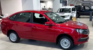 "Un poco de luz brillante y optimismo": Lada Granta en el alegre color "Flamenco" llegó a los concesionarios