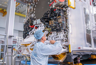 No peor que otros: la empresa "Roscosmos" aumenta la producción de guías de onda para satélites