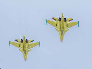 Test versions of Su-34 fighter-bombers spotted at parade in Novosibirsk