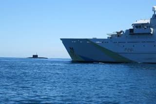 Footage Emerges of British Navy Escorting "Krasnodar" Submarine with "Caliber" Missiles in the English Channel