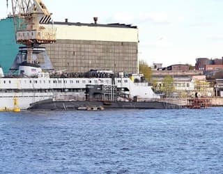 "Caliber" carriers, the submarines "Yakutsk" and "Velikiye Luki," set off for completion in St. Petersburg
