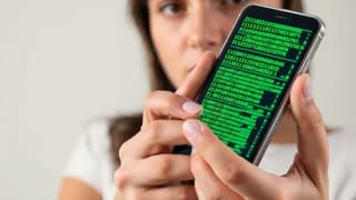 Опрос показал, что большинство россиян устанавливают непроверенные приложения из Сети