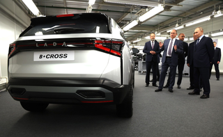 LADA B-Plus Cross: первый кроссовер АвтоВАЗа дебютирует на ПМЭФ-2025
