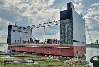 El primer módulo del dique flotante en construcción fue botado en la región de Nizhny Novgorod