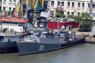 Crew of the "Sovetskaya Gavan" ship of project 1124M established a "hydroacoustic line" to search for submarines in the Sea of Japan