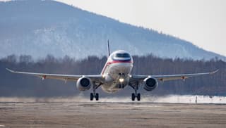 Para el ala del SJ-100 "Superjet" se han desarrollado sabletes únicos: reducen la velocidad al aterrizar