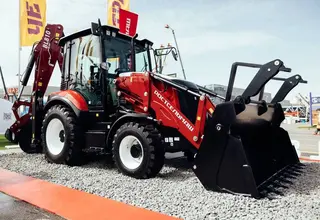 Новинка от «Ростсельмаш»: экскаватор-погрузчик BL 810 показали на СТТ Expo-2025