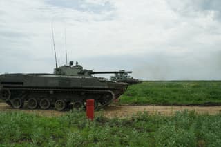 Военнослужащие на Кубани отстрелялись из штатного вооружения БМП-3 на дальности до 4000 метров