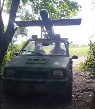 Drones kamikaze "Molniya" comienzan a lanzarse desde "Oka": artesanos adaptaron la plataforma de lanzamiento al coche