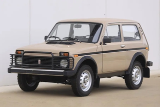 Lada Niva Appears at Auction in the USA: To Compete with Mercedes-Benz and Land Rover Series