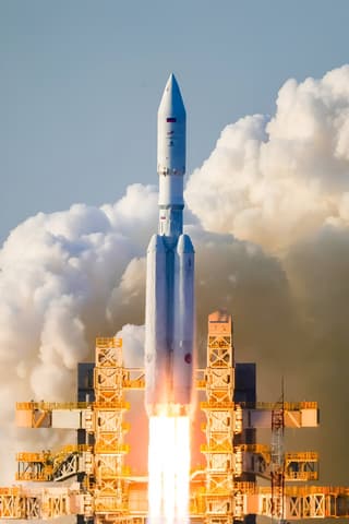 Три первые новейшие ракеты «Ангара-А5М» для запуска российской орбитальной станции построят в Центре им. Хруничева