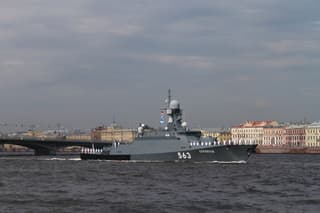 MRC "Naro-Fominsk", "Serpukhov", "Zeleny Dol" and frigate "Admiral Kasatonov" involved in exercises in the Baltic Sea