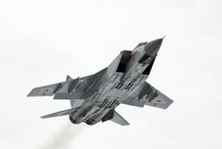 Истребители МиГ-31К, Су-57 и Су-35С начали оснащать тактическими ядерными ракетами Р-37