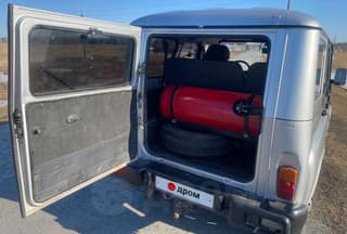 El UAZ "Hunter" se queda sin puerta batiente del maletero