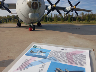El "Parque Patriota" confundió los aviones An-12 y An-26 en la exposición