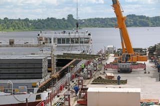Nueva partida de secciones para el dique flotante en construcción "Capitán Anatoli Yermoláyev" comenzó a ser embarcada en la fábrica "Vympel"