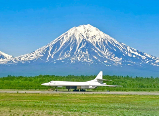 Bombarderos estratégicos Tu-160 trasladados a Kamchatka