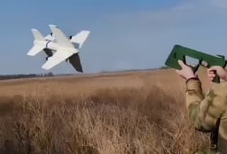 "Voy a por ti": el uso del "Árbol de Navidad" antidrones se muestra por primera vez en video