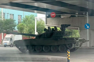 China modernizó potentemente el T-72: al tanque le quitaron la torreta soviética y la mira del comandante