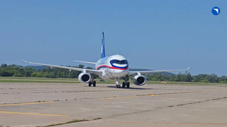 Otro "Superjet" SJ-100 con motores PD-8 vuela a través de toda Rusia