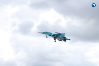 Западные эксперты разглядели в российских истребителях Су-34 и Су-35 больше 60% электронных компонентов из США