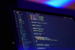 Т-Банк запустил российскую языковую модель T-Pro 2.0: аналог DeepSeek и Qwen