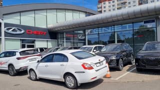 В Петербурге на дилерских центрах Chery появились вывески нового российского бренда Tenet