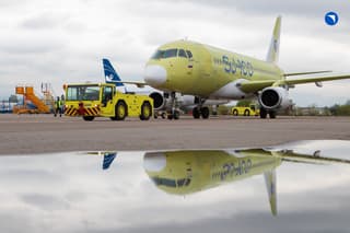 "Yakovlev" reveló el fabricante de planeadores para los nuevos aviones SJ-100