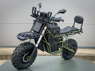 Con soporte para escopeta de caza y soportes para comunicaciones: Ingenieros de Kaliningrado presentan la motocicleta eléctrica todoterreno Bulldog 3.0 modernizada