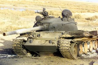 Полувековые танки Т-55 и Т-62 станут тяжёлыми БТР? Решение проблемы перевозки бойцов