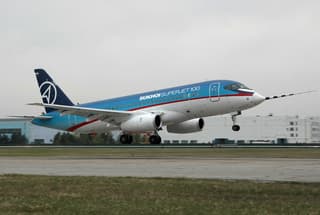 Complica la operación del avión: un experto en aviación nombró el principal problema del Sukhoi Superjet 100