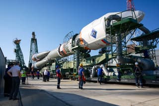 Ракету «Союз-2.1б» с биоспутником «Бион-М» №2 установили на Байконуре